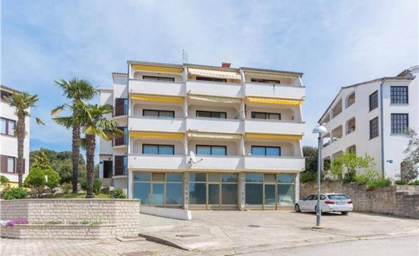 Evelyn Brostolade Private Apartment