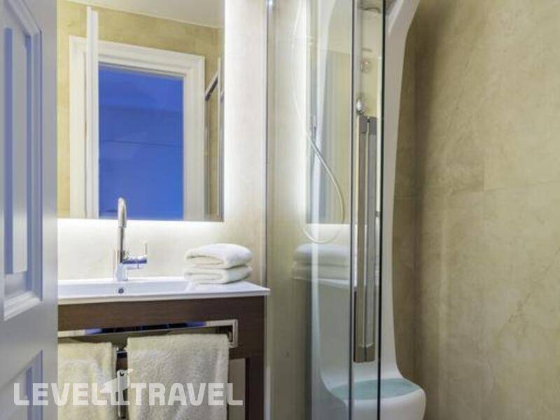 Фотография 3 Sixty Hotel & Suites