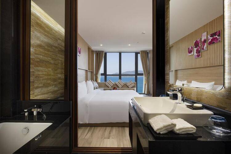 Emerald Bay Hotel & Spa