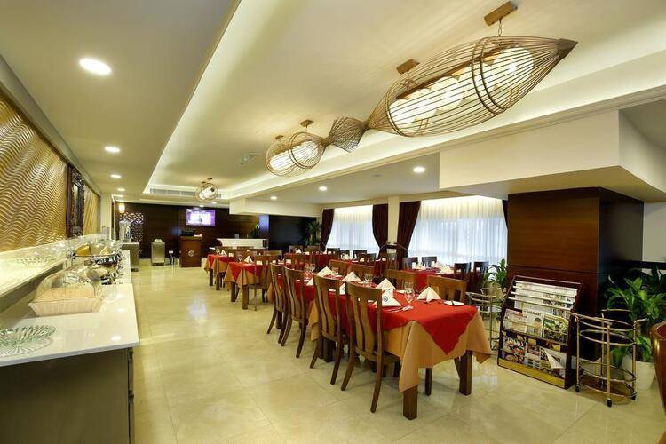 Queen Palace Hotel
