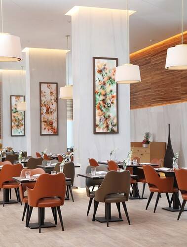 Grand Cosmopolitan Hotel