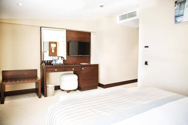 Grand Aras Hotel & Suites