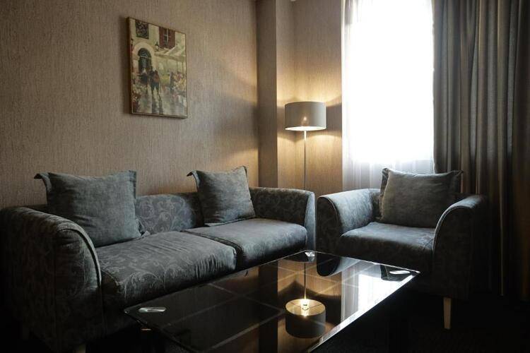 Redline Hotel