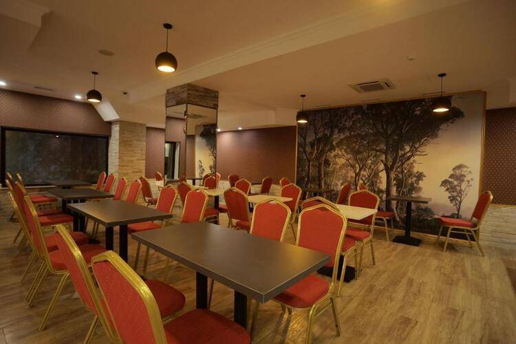 Redline Hotel