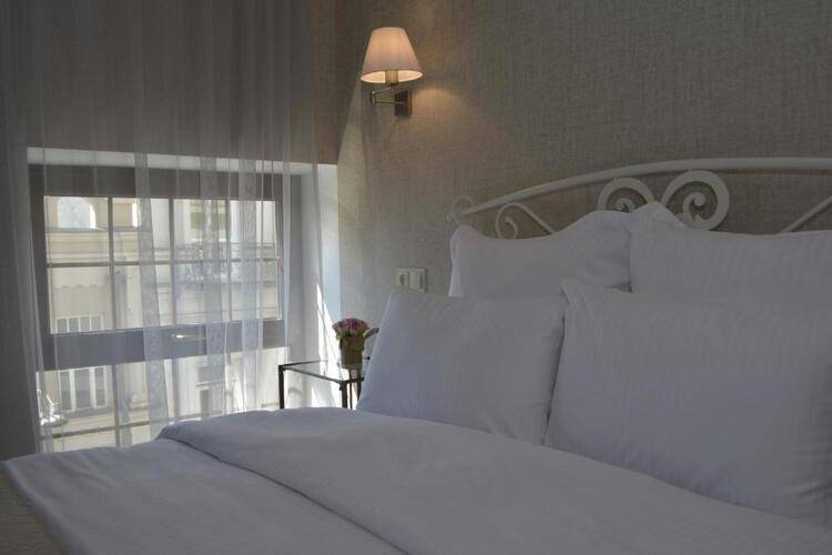 Redline Hotel