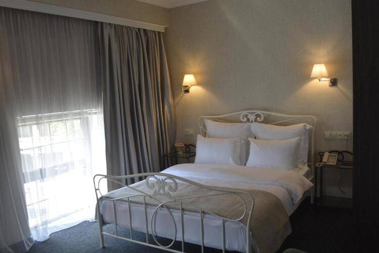 Redline Hotel