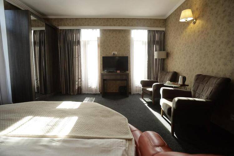 Redline Hotel