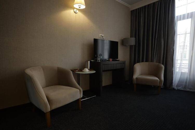 Redline Hotel