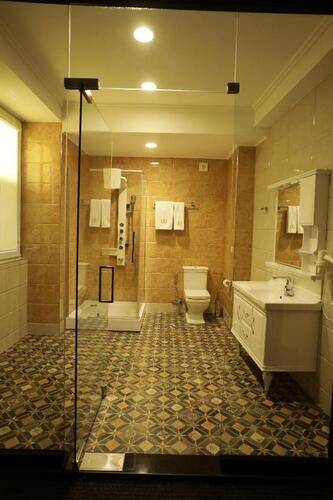 Redline Hotel