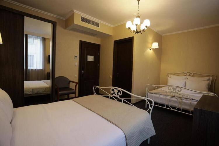 Redline Hotel