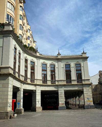 Redline Hotel
