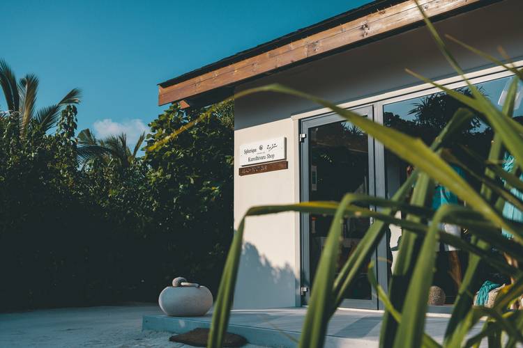 Kuredhivaru Resort And Spa (Ex. Movenpick Resort Kuredhivaru Maldives)