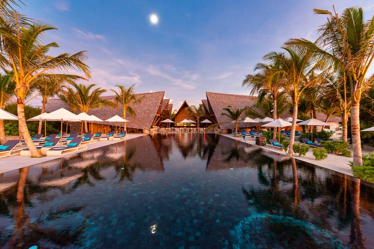Kuredhivaru Resort And Spa (Ex. Movenpick Resort Kuredhivaru Maldives)