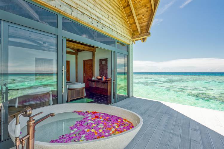 Kuredhivaru Resort And Spa (Ex. Movenpick Resort Kuredhivaru Maldives)