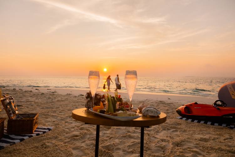Kuredhivaru Resort And Spa (Ex. Movenpick Resort Kuredhivaru Maldives)