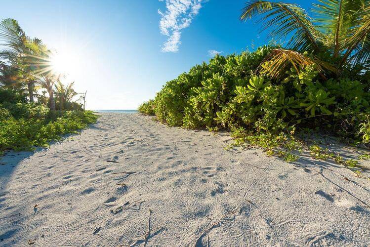 Kuredhivaru Resort And Spa (Ex. Movenpick Resort Kuredhivaru Maldives)