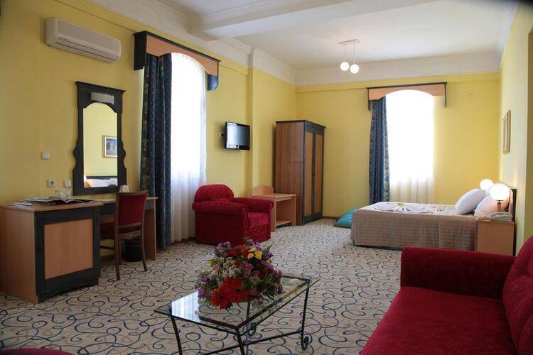 Tassaray Hotel