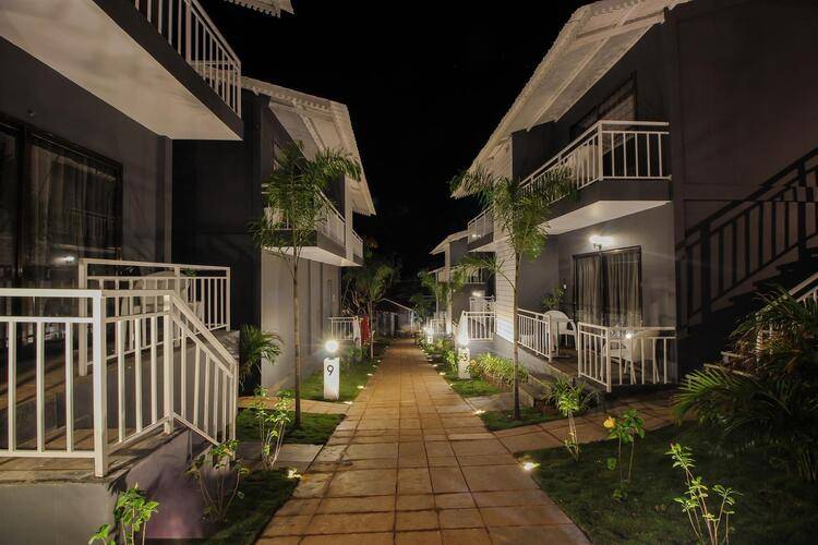 Oceans 7 Ashwem (Ex. Oyo Townhouse Ashvem)
