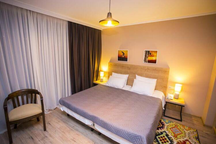 Hotel 16