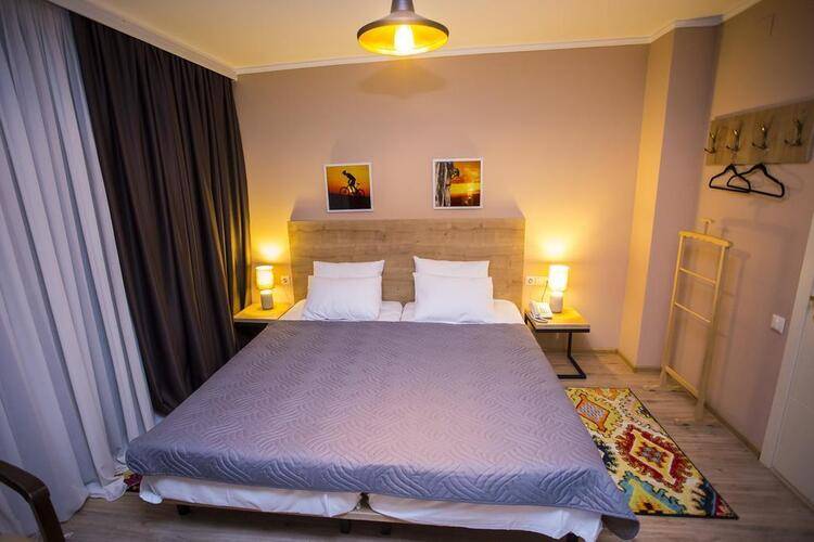 Hotel 16