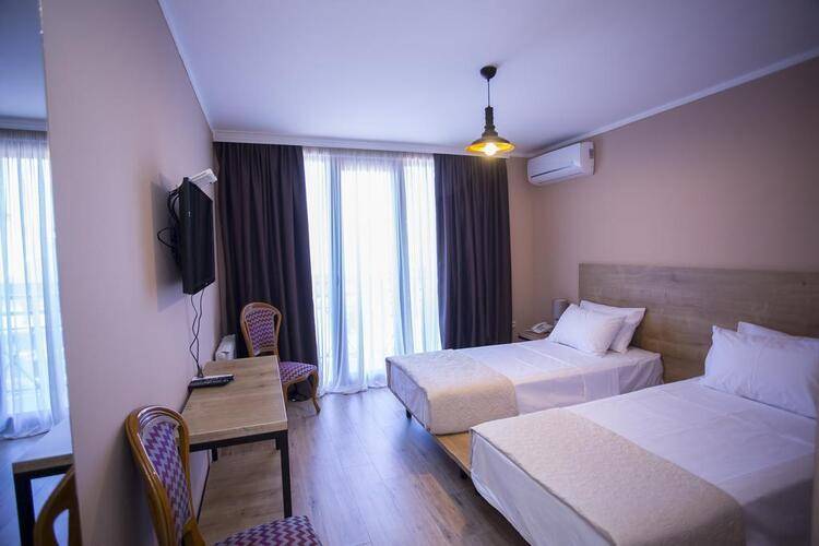 Hotel 16