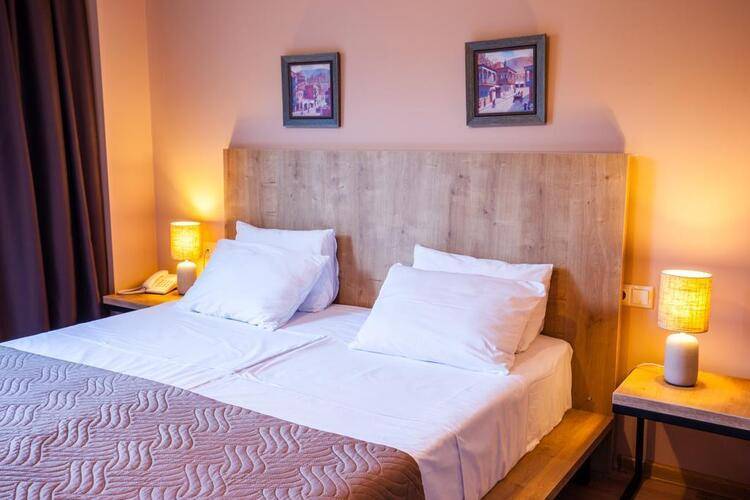 Hotel 16