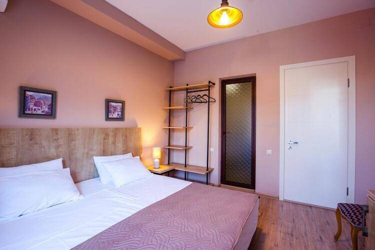 Hotel 16