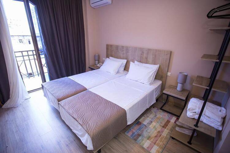 Hotel 16