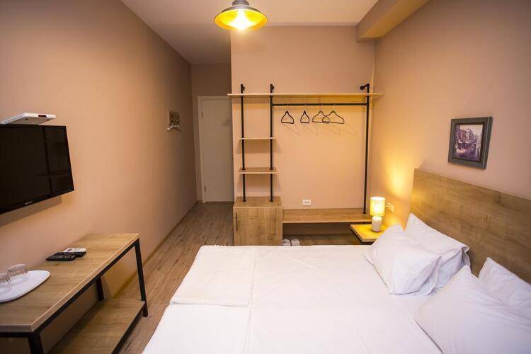 Hotel 16