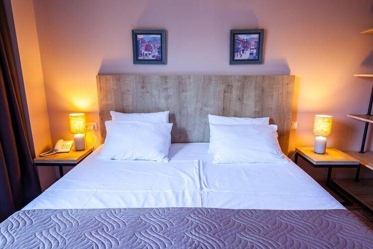 Hotel 16