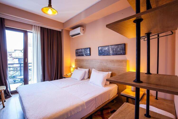 Hotel 16