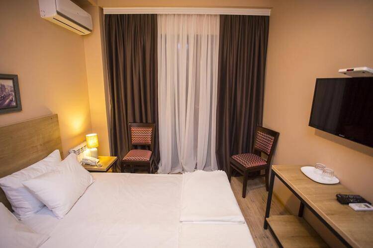 Hotel 16