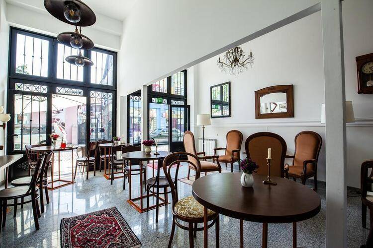 Hotel 16