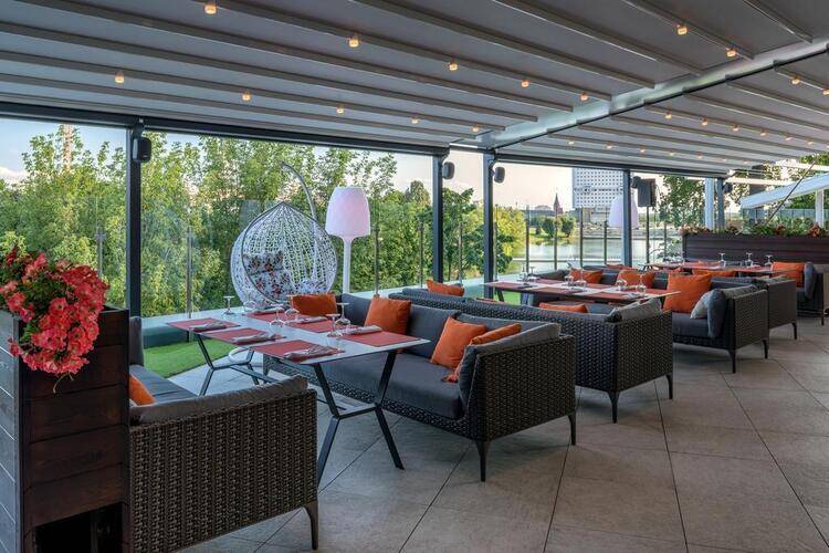 Crystal House Suites & Spa