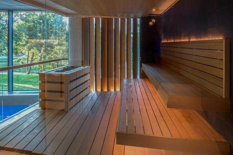 Crystal House Suites & Spa