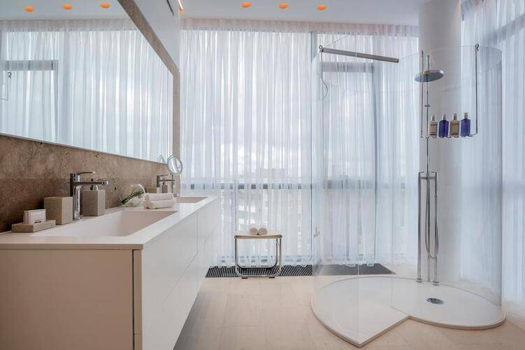 Crystal House Suites & Spa