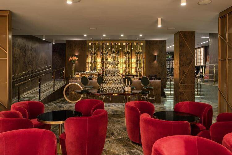 Crystal House Suites & Spa