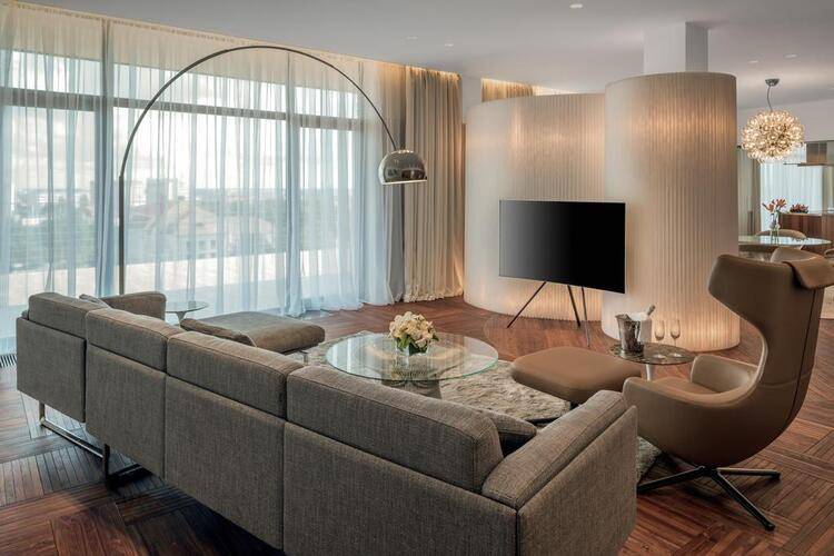 Crystal House Suites & Spa