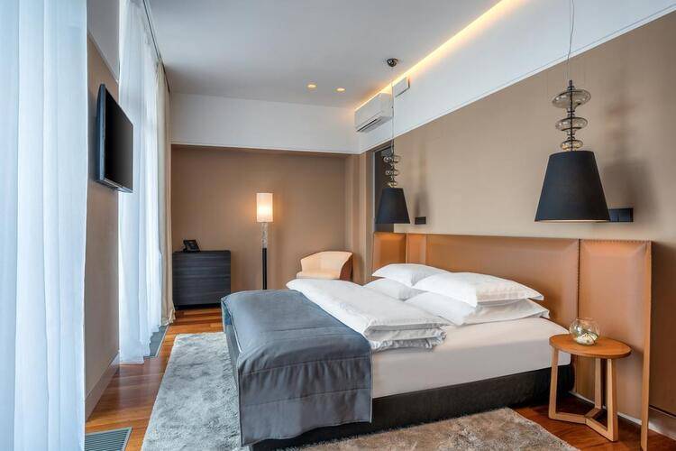 Crystal House Suites & Spa