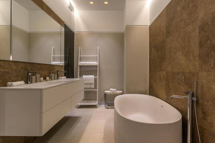Crystal House Suites & Spa