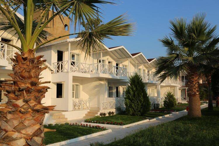 Risus Aqua Beach Resort Hotel