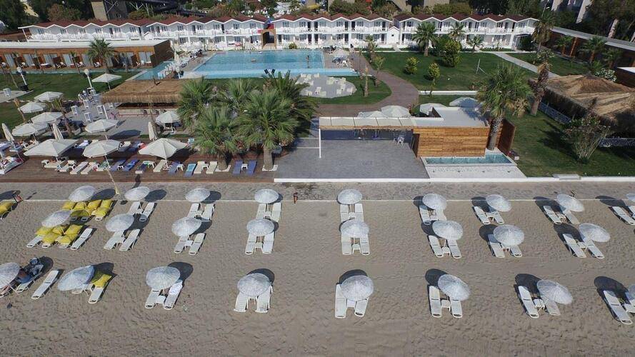 Risus Aqua Beach Resort Hotel