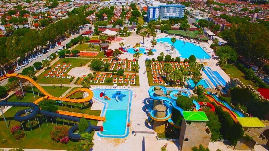 Risus Aqua Beach Resort Hotel