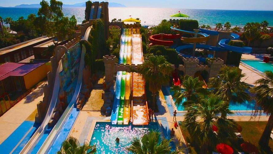 Risus Aqua Beach Resort Hotel