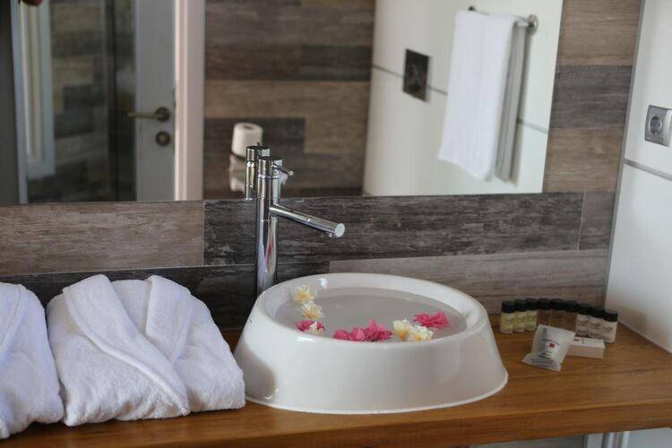 Risus Aqua Beach Resort Hotel