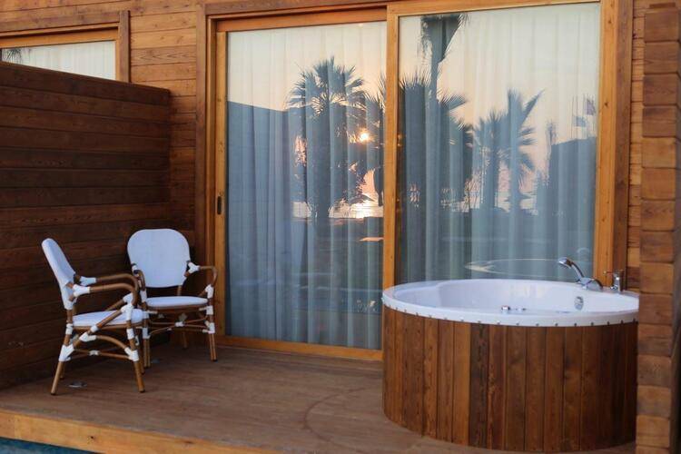 Risus Aqua Beach Resort Hotel