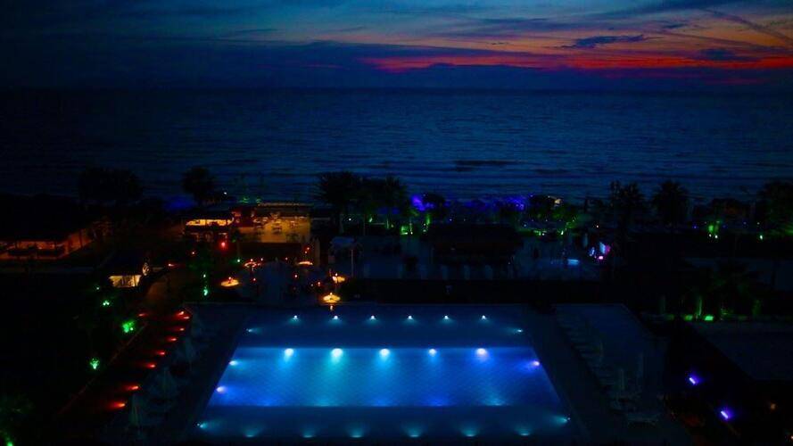 Risus Aqua Beach Resort Hotel