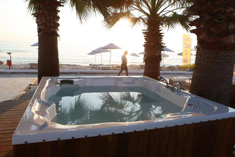 Risus Aqua Beach Resort Hotel