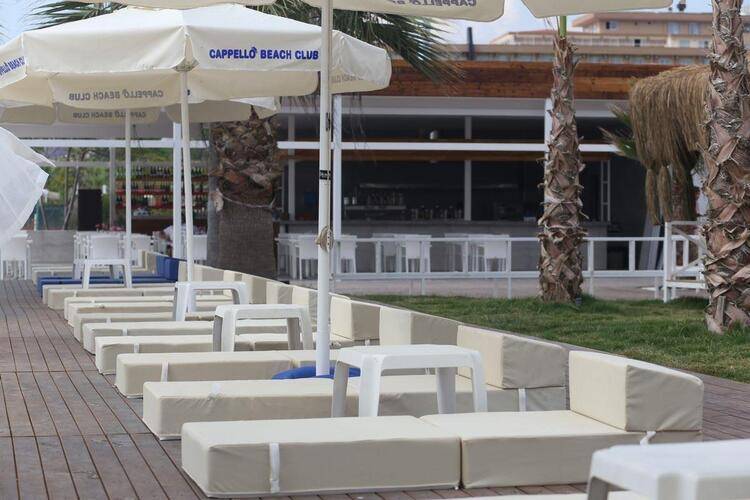 Risus Aqua Beach Resort Hotel