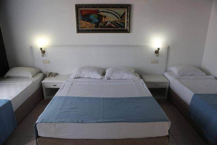 Risus Aqua Beach Resort Hotel